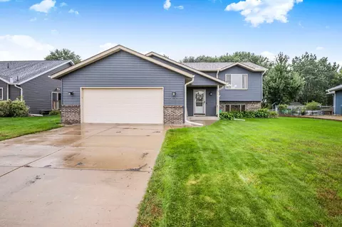 2518 Ocarina Dr, Sauk Rapids, MN 56379