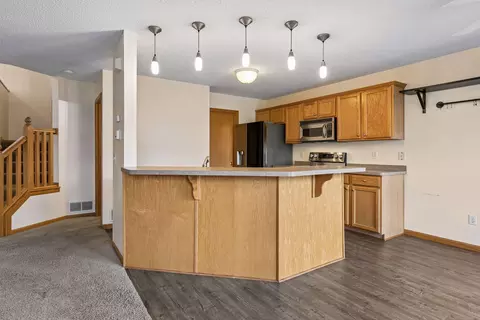 Kitchen - 1715 Talon Trl, Eagan, MN 55122 photo 2 of 4