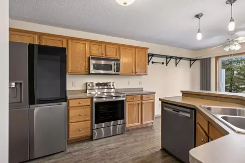 Kitchen - 1715 Talon Trl, Eagan, MN 55122 photo 3 of 4