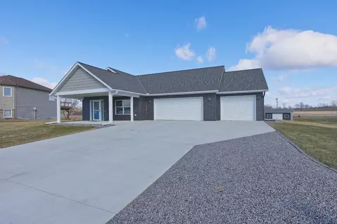 211 Century Ln, Silver Lake, MN 55381