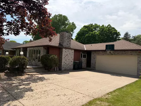 2924 Roosevelt St NE, Saint Anthony, MN 55418