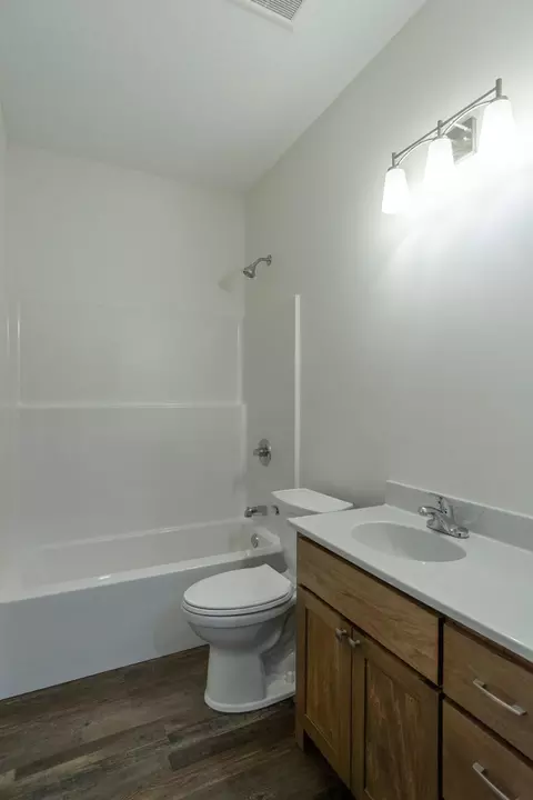 Bath - 4680 Cedar Scenic Rd, Baxter, MN 56425 photo 4 of 4