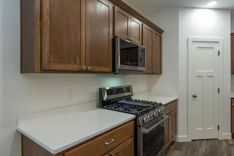 Kitchen - 4680 Cedar Scenic Rd, Baxter, MN 56425 photo 4 of 13