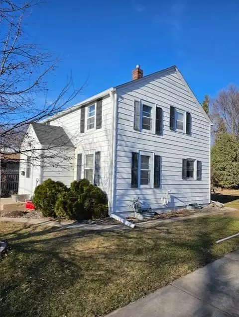 Exterior - 611 11th St SW, Willmar, MN 56201 photo 2 of 3
