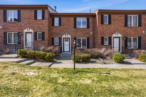 629 Maple Park Dr, Mendota Heights, MN 55118