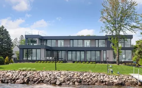 1225 Shoreline Dr, Wayzata, MN 55391