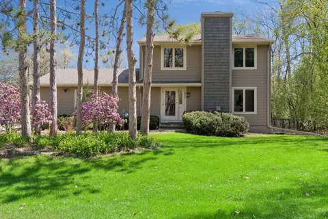 2521 Abbey Hill Dr, Minnetonka, MN 55305