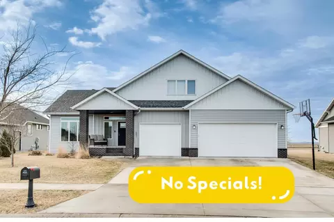 657 Westminster Dr, Moorhead, MN 56560