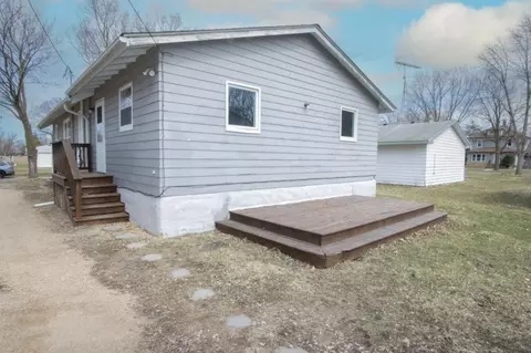 Exterior - 303 Grove St SE, Mapleton, MN 56065 photo 2 of 3