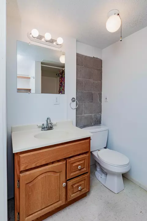 Bath - 305 Webster St, Lisbon, ND 58054 photo 3 of 4