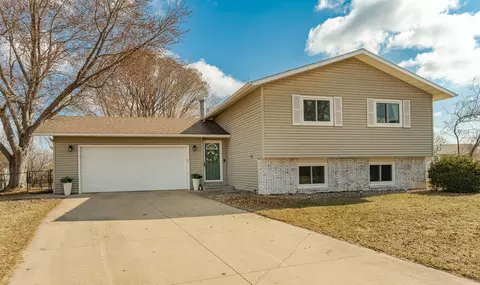 600 33rd Street Ln NW, Rochester, MN 55901