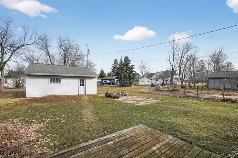 Exterior - 809 E Park Ave, Luck, WI 54853 photo 5 of 6