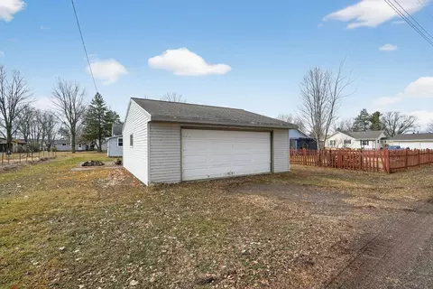 Exterior - 809 E Park Ave, Luck, WI 54853 photo 3 of 6