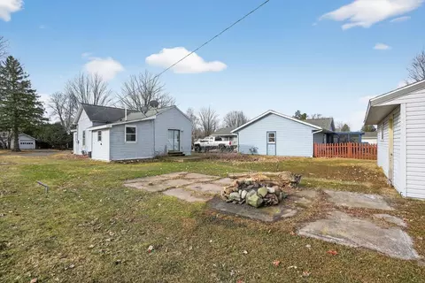 Exterior - 809 E Park Ave, Luck, WI 54853 photo 6 of 6