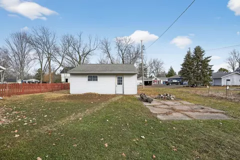 Exterior - 809 E Park Ave, Luck, WI 54853 photo 4 of 6