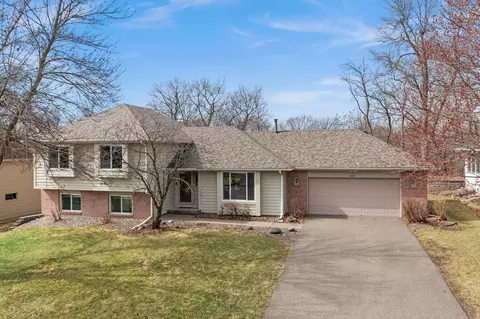 6667 Kingsview Ln N, Maple Grove, MN 55311