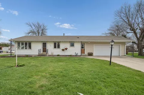 306 3rd Ave SE, Blooming Prairie, MN 55917