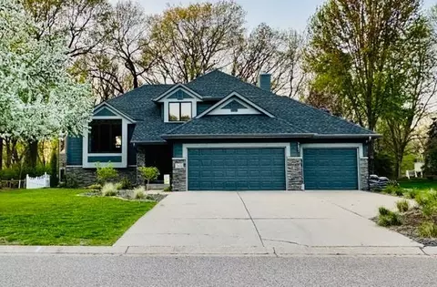 7832 18th St N, Oakdale, MN 55128