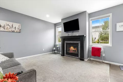 4372 Corn Silk Ln, Woodbury, MN 55129