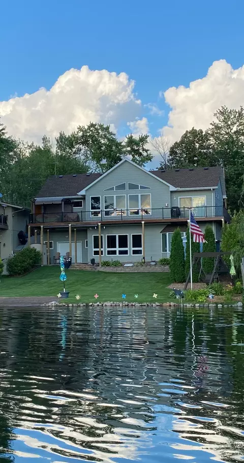 1132 Bay Dr SE, Forest Lake, MN 55025