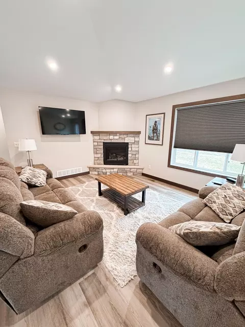 Living - 1707 17th St NW, Willmar, MN 56201 photo 1 of 5