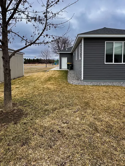 Exterior - 1707 17th St NW, Willmar, MN 56201 photo 4 of 7
