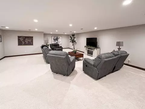 Living - 1707 17th St NW, Willmar, MN 56201 photo 4 of 5