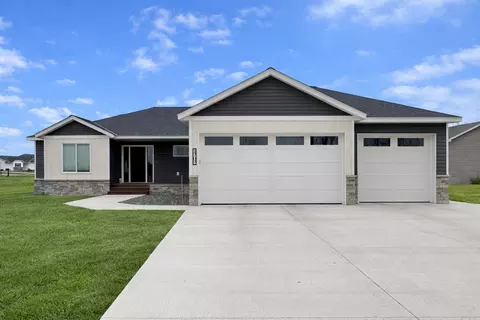 Exterior - 1707 17th St NW, Willmar, MN 56201 photo 3 of 7