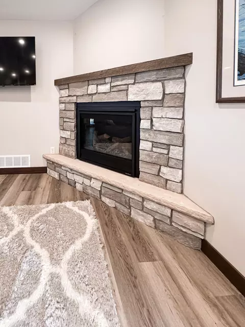 Living - 1707 17th St NW, Willmar, MN 56201 photo 2 of 5