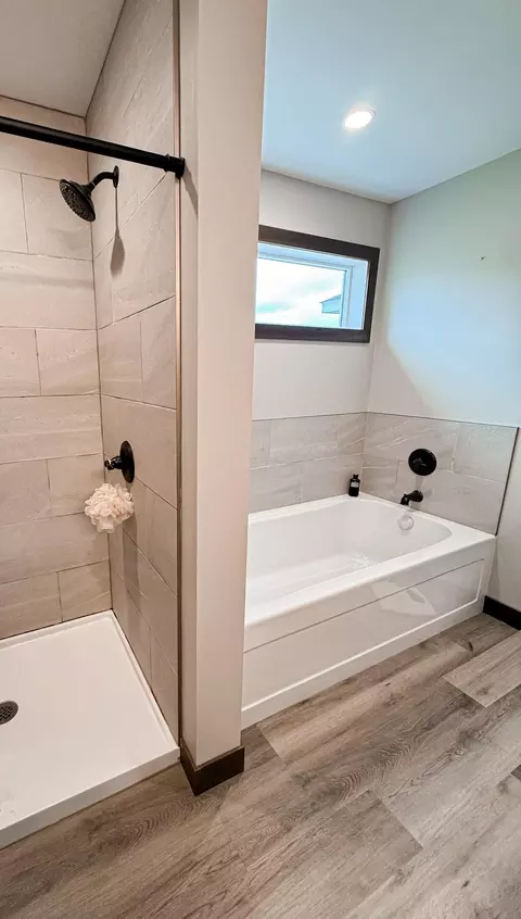 Bath - 1707 17th St NW, Willmar, MN 56201 photo 2 of 6
