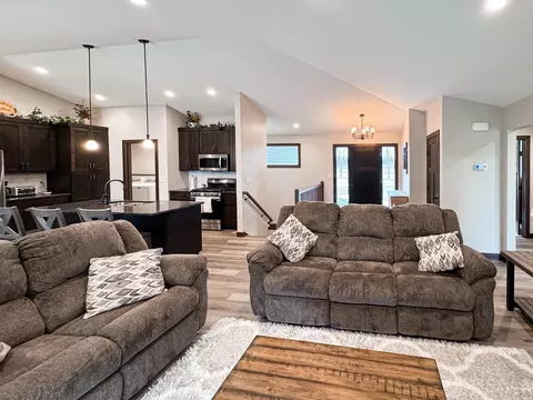 Living - 1707 17th St NW, Willmar, MN 56201 photo 3 of 5