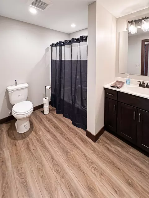Bath - 1707 17th St NW, Willmar, MN 56201 photo 5 of 6