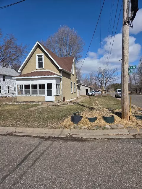 15 W 3rd St, Rush City, MN 55069