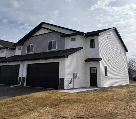 2123 Cleveland Way S, Cambridge, MN 55008