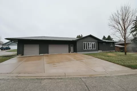 905 Larson Dr, Zumbrota, MN 55992