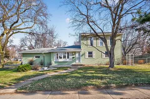 3210 W 110th St, Bloomington, MN 55431