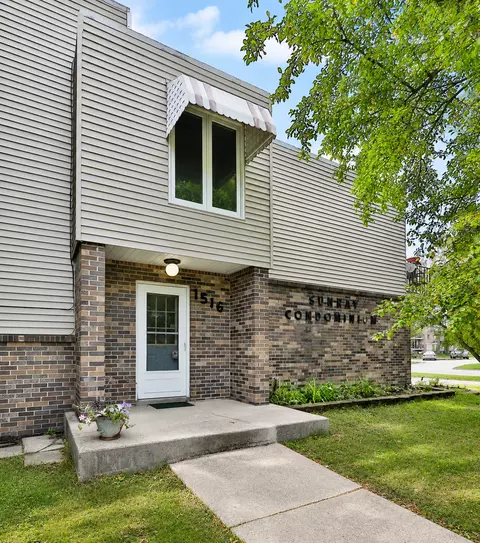 1516 19 12 St S #6, Moorhead, MN 56560