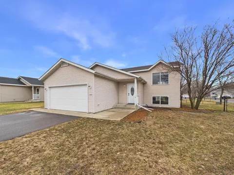 619 N Hackberry Dr N, Saint Joseph, MN 56374