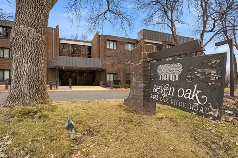 3412 Oak Ridge Rd #319, Hopkins, MN 55305