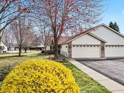 425 Maine St S, Bayport, MN 55003