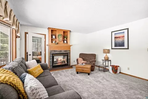 Living - 114 Pine Ridge Rd, Esko, MN 55733 photo 2 of 4