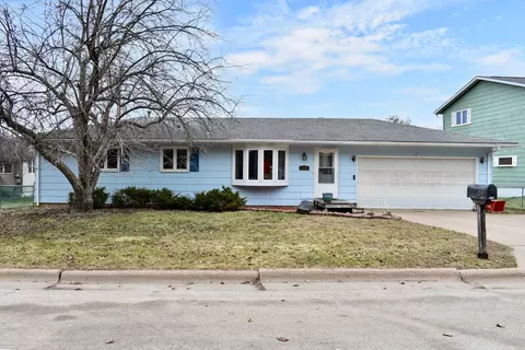772 Bluffview Cir, Winona, MN 55987