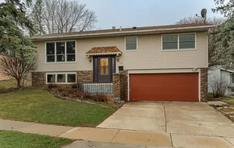 958 28th St NW, Rochester, MN 55901