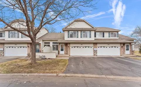 9812 Hamlet Ln S, Cottage Grove, MN 55016