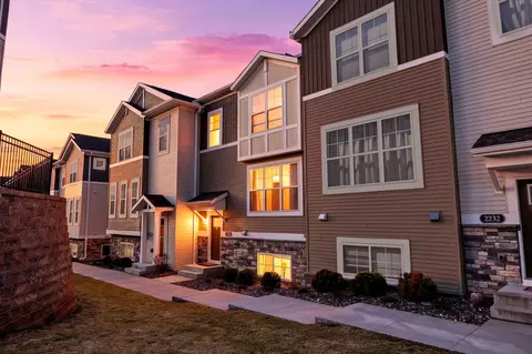 2230 Gateway Curv, North Saint Paul, MN 55109