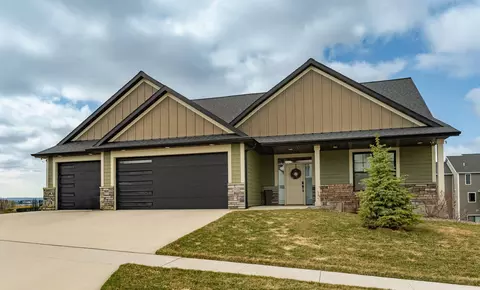 2108 Whitlee Ln SW, Rochester, MN 55902