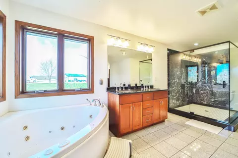 Bath - 6733 Church Rd, Brainerd, MN 56401 photo 3 of 4