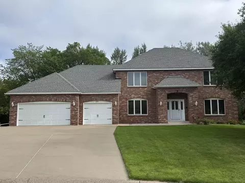 331 Ascot Ct, New Brighton, MN 55112