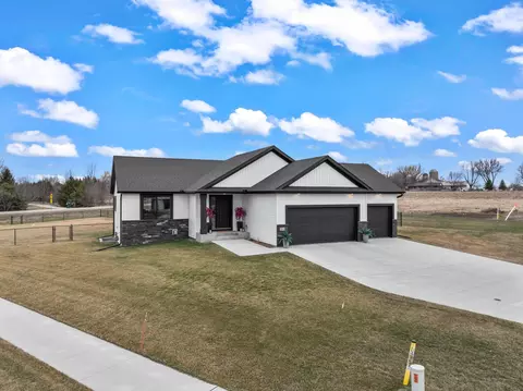 1608 Sugar Ave, Pine Island, MN 55963