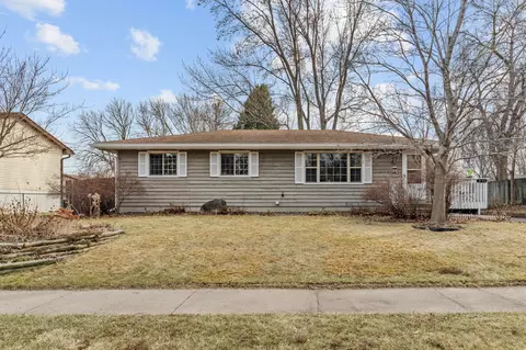 950 Blackoaks Ln, Anoka, MN 55303